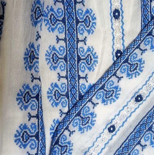 ルーマニア刺繍ブラウス