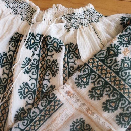 ルーマニア刺繍ブラウス