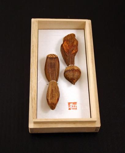 蕪と蓮根の木彫箸置セット（桐箱入り） - 国産漆のうつわ専門店