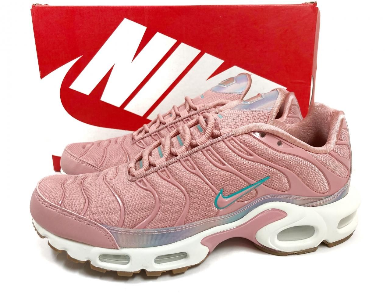 日本未発売 17年製 NIKE AIR MAX PLUS SE RED STARDUST WMNS US10/27.0 ピンク ナイキ エアマックス  プラス 虹 オーバーレイ 862201-600 - NEWJOKE ONLINE STORE