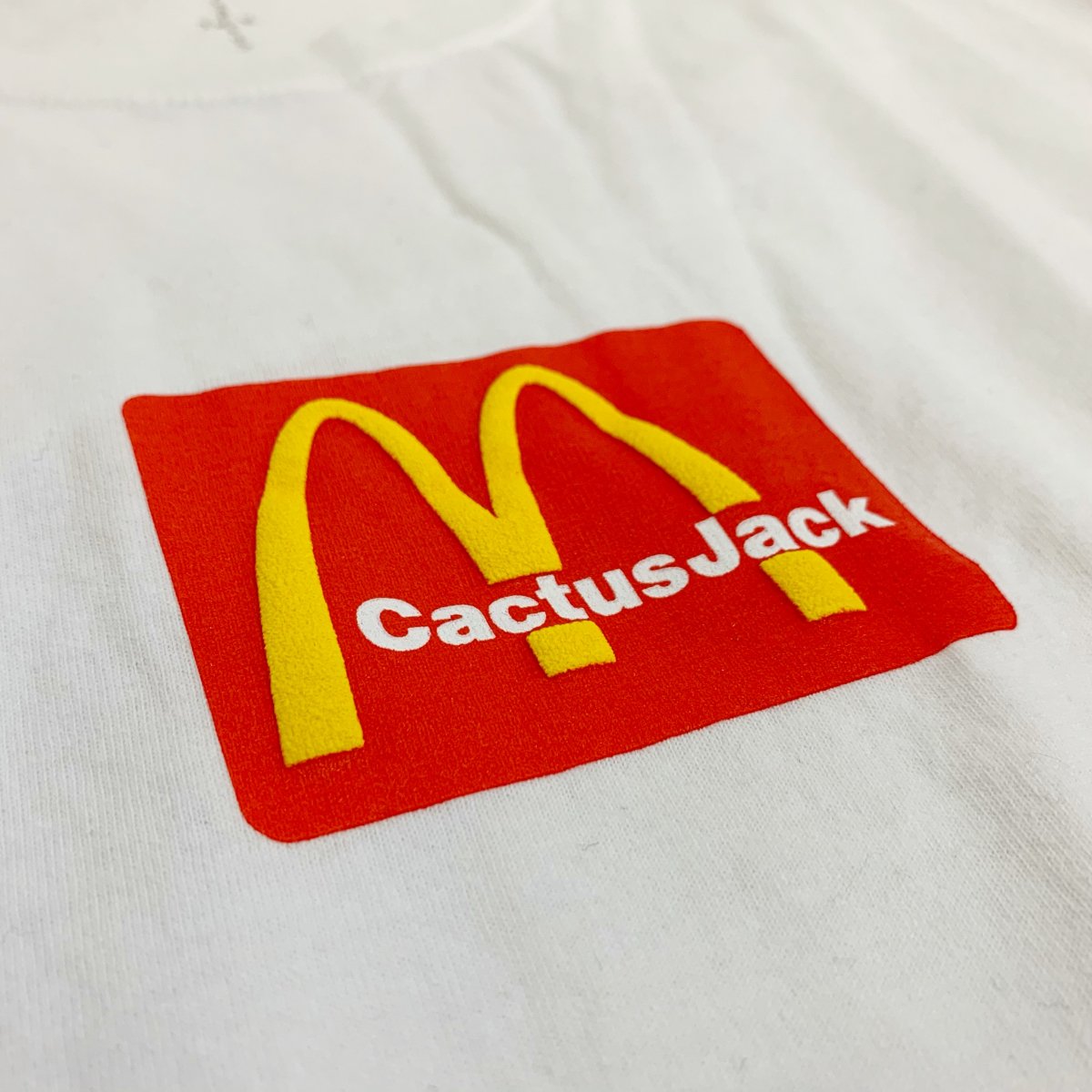 Travis Scott × McDonald's セサミロゴTシャツ ［XL］
