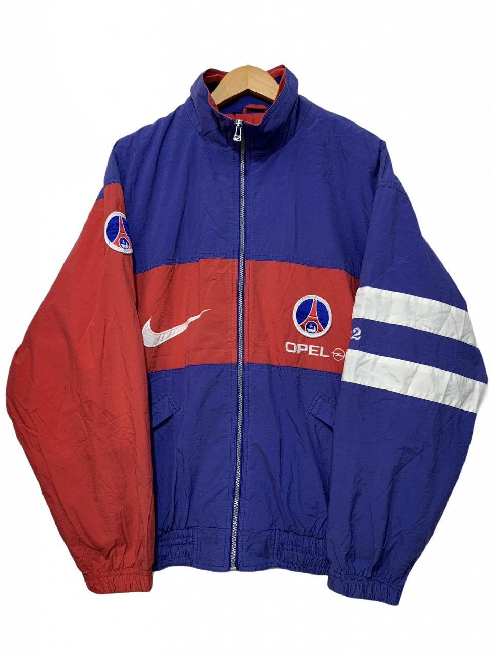 96年製 NIKE "Paris Saint-Germain" Logo Nylon Jacket 青×赤 L 90s ナイキ パリサンジェルマン  ナイロンジャケット PSG ロゴ 刺繍 古着 - NEWJOKE ONLINE STORE