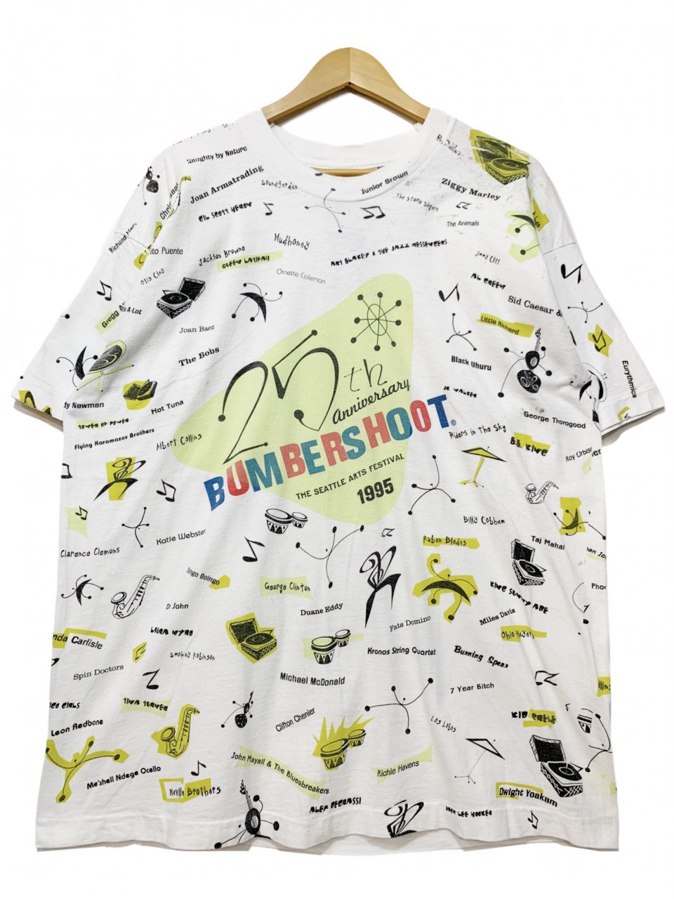 95年 BUMBERSHOOT Over Print S/S Tee 白 XL 90s バンバーシュート 半袖 Tシャツ 大判プリント 総柄 フェスT  アーティストT ホワイト 古着 - NEWJOKE ONLINE STORE