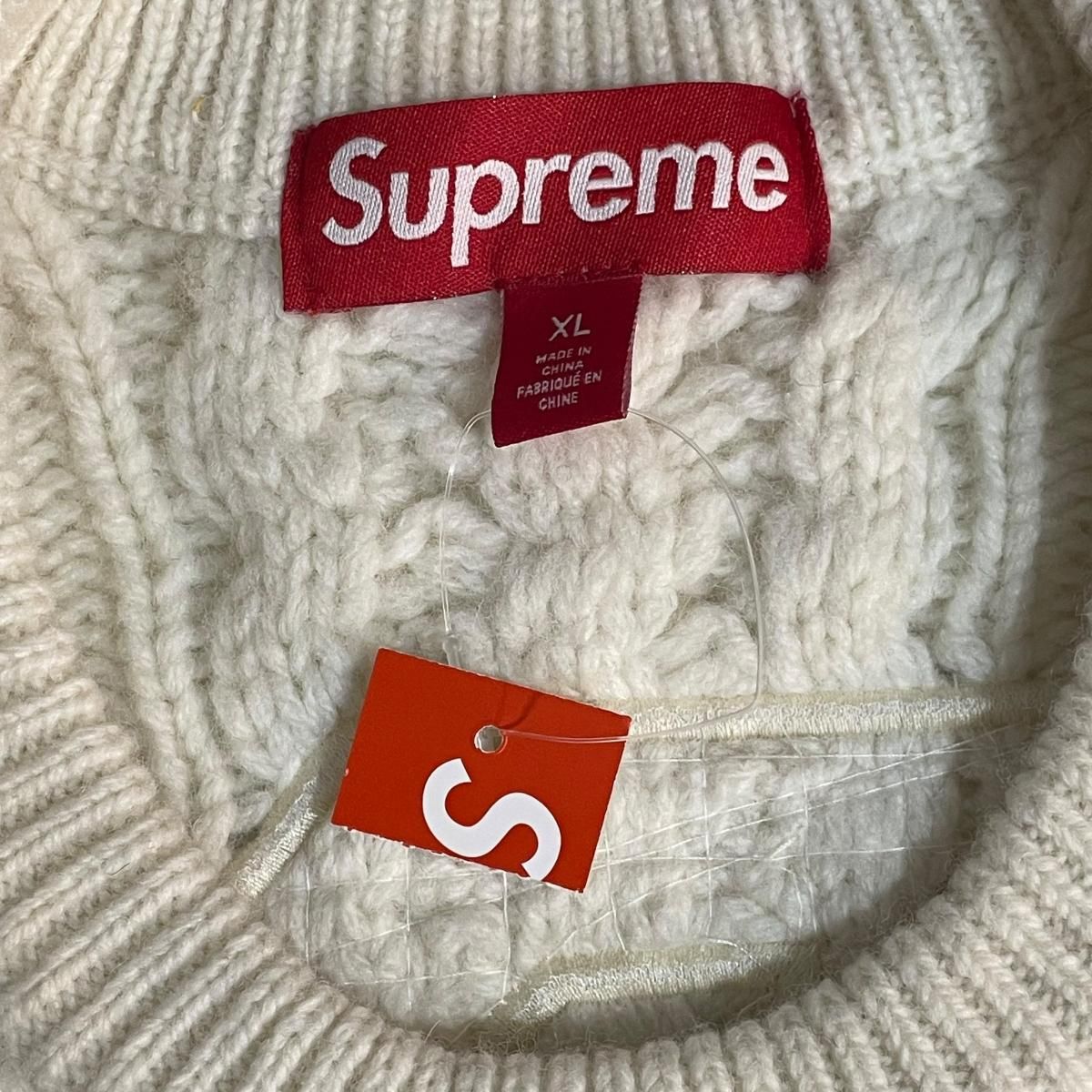新品 23AW SUPREME Applique Cable Knit Sweater XL 白 新品 23AW SUPREME Applique Cable Knit Sweater XL 白