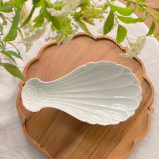 【New】白磁彫菊花弁形盛器　
