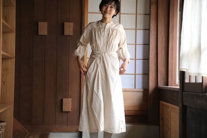 COSMIC WONDER　Suvin cotton broadcloth  shirt wrapped dress（Beesawax)<img class='new_mark_img2' src='https://img.shop-pro.jp/img/new/icons14.gif' style='border:none;display:inline;margin:0px;padding:0px;width:auto;' />