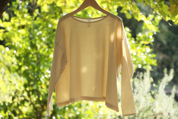 Yoli　Simple wide blouse（Beige）<img class='new_mark_img2' src='https://img.shop-pro.jp/img/new/icons14.gif' style='border:none;display:inline;margin:0px;padding:0px;width:auto;' />