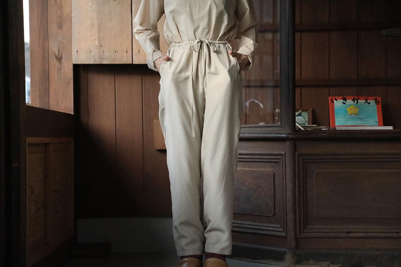Yoli silk pants サイズ1 ベージュ Yoli silk pants | シルクパンツ - マーマーなブックス アンド