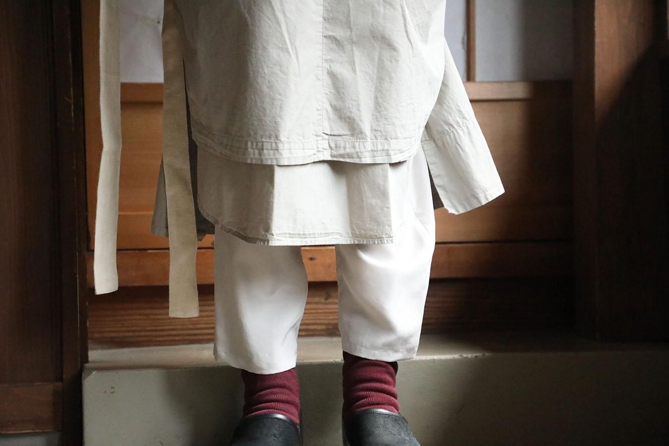 Yoli silk pants サイズ1 ベージュ Yoli Silk pants - マーマーなブックス アンド ソックス