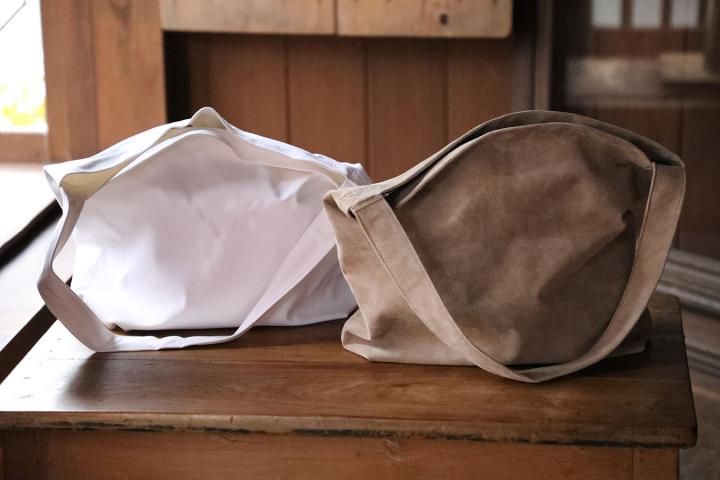 Yoli Leather bag L<img class='new_mark_img2' src='https://img.shop-pro.jp/img/new/icons3.gif' style='border:none;display:inline;margin:0px;padding:0px;width:auto;' />