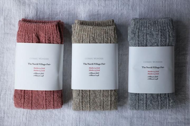 COSMIC WONDER Lamb wool cable knit socks<img class='new_mark_img2' src='https://img.shop-pro.jp/img/new/icons4.gif' style='border:none;display:inline;margin:0px;padding:0px;width:auto;' />
