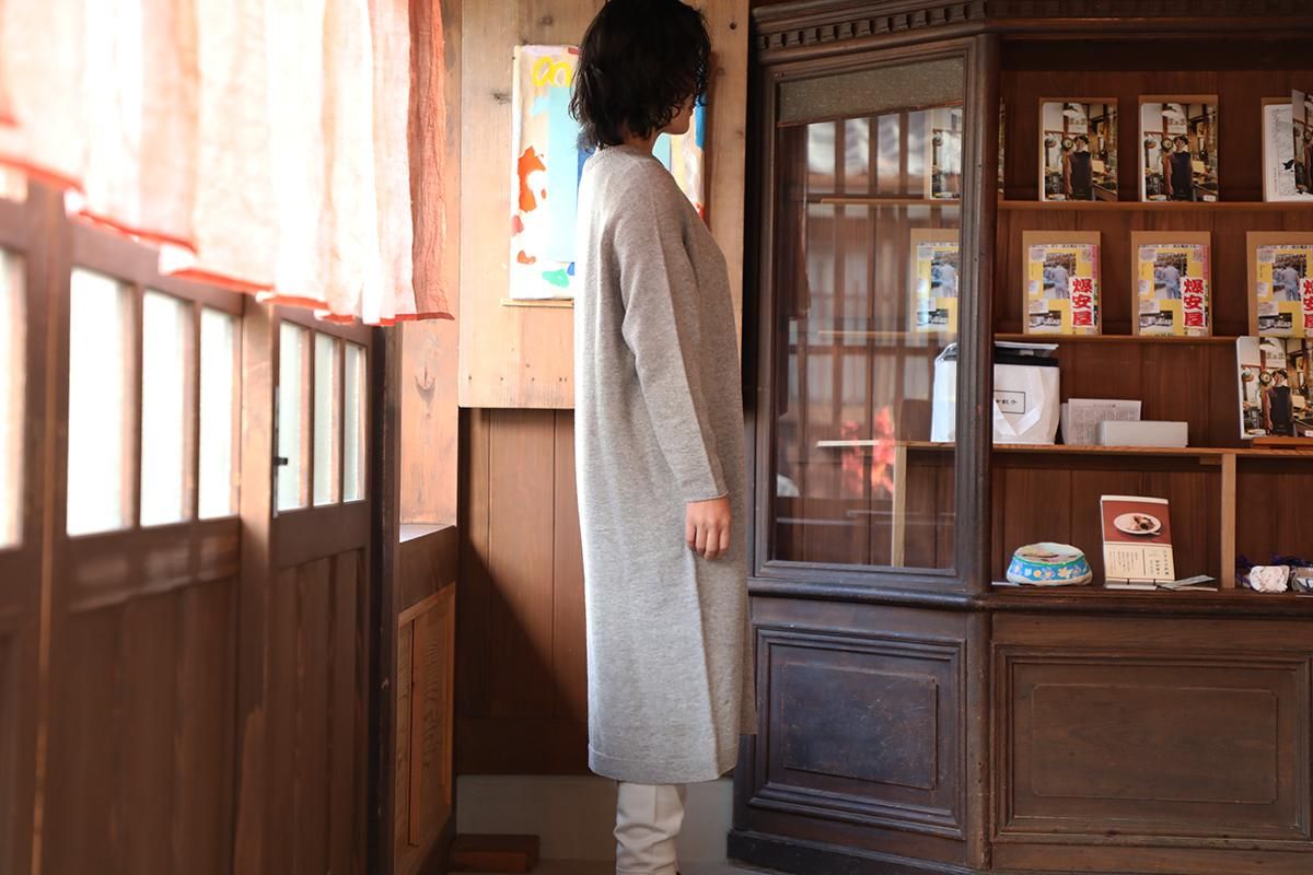 cosmic wonderのWOOL100％ ドルマンスリーブワンピース COSMIC WONDER | カシミアニットワンピース - マーマーなブックス