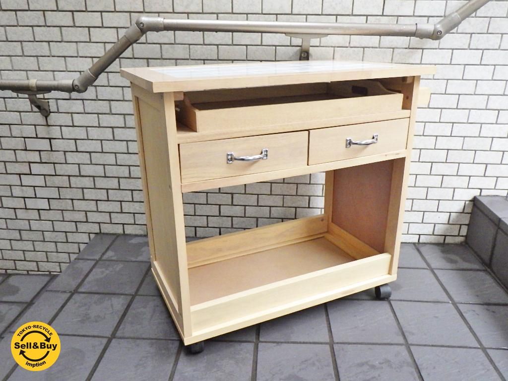 カントリースタイル カウンターキッチン 作業台 収納棚