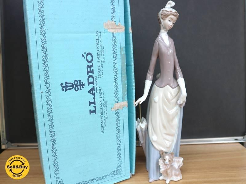 リヤドロ LLADRO #4761 『 犬を連れた婦人 』 フィギュリン 陶器 人形 ...