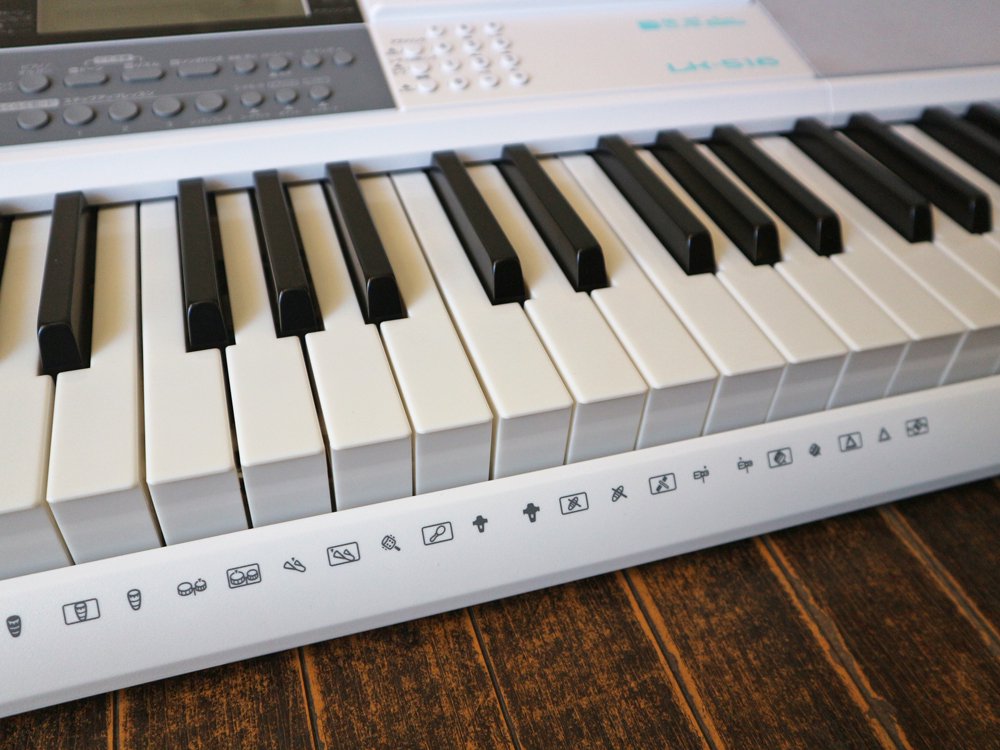 カシオ CASIO 光ナビゲーションキーボード LK-516 61鍵盤 箱&楽譜