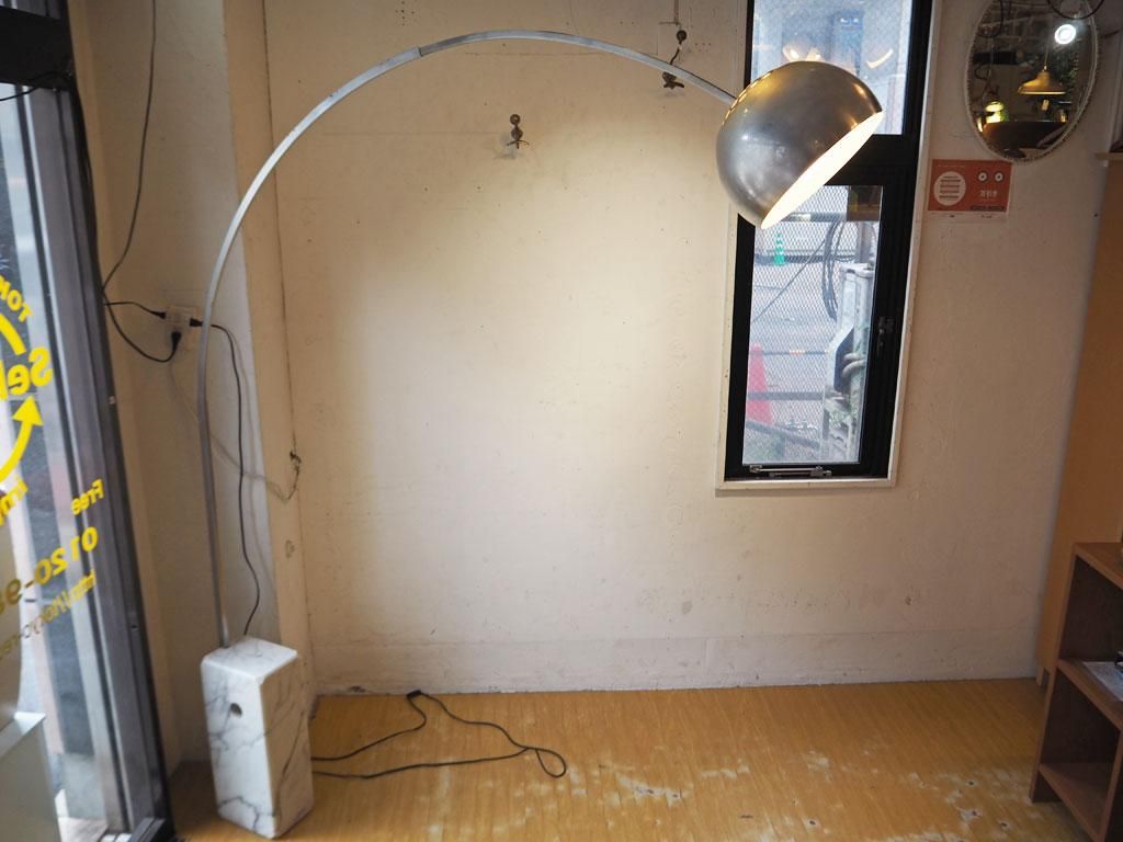 フロス Flos アルコランプ Arco フロアランプ フロアライト カスティリオーニ兄弟 イタリア モダンデザイン ヤマギワ取扱 Tokyo Recycle Imption 東京 世田谷のリサイクルショップ デザイナーズ 北欧家具の販売 買取