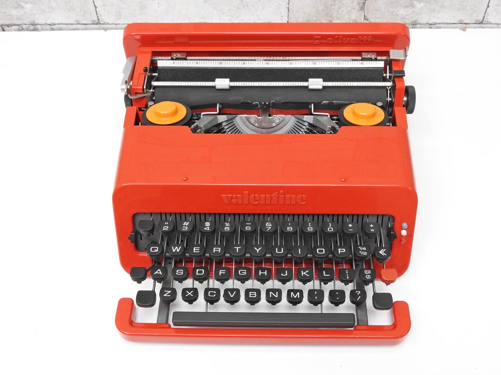 オリベッティ olivetti 赤いバケツ タイプライター バレンタイン S 