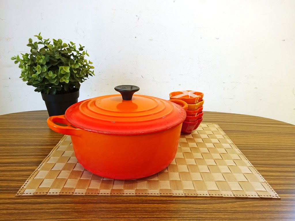 お手軽価格で贈りやすい  鍋　オレンジ ルクルーゼ 調理器具