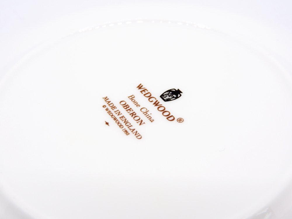 ウェッジウッド WEDGWOOD オベロン oberon 白磁プレート 15cm パン皿 旧刻印 ボーンチャイナ BONE CHINA 廃番品 英国 D ♪