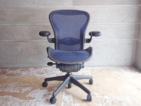 ハーマンミラー Herman Miller アーロンチェア Aeron Chair ランバーサポート クラシックカーボン フル装備 Bサイズ グラファイトカラーベース ブルー デスクチェア B Tokyo Recycle Imption 東京 世田谷のリサイクルショップ デザイナーズ 北欧家具の販売 買取