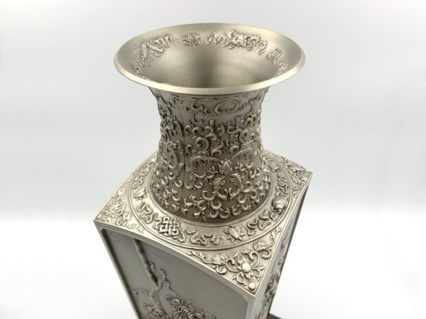 ロイヤルセランゴール Royal Selangor 錫製草虫図紋四角花瓶 フラワー