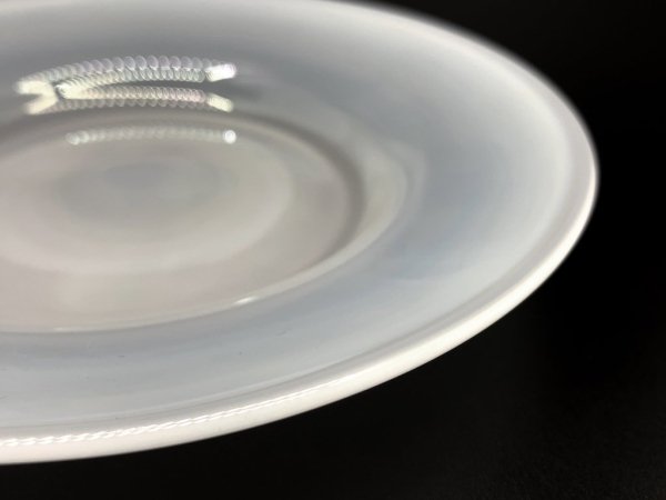辻和美 Kazumi Tsuji リム皿 opaque 乳白 ガラスプレート Φ15.5cm 吹き 