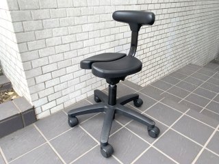 アーユルチェアー ayur chair オクトパス ブラック デスクチェア オフィスチェア キャスター 姿勢矯正 坐骨椅子 健康椅子 腰痛対策 定価￥52,800- ■