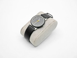 ブラウン BRAUN アナログウォッチ 腕時計 AW10 ブラック クォーツ式 レザーベルト 復刻生産品 ドイツ 定価￥38,500- ●