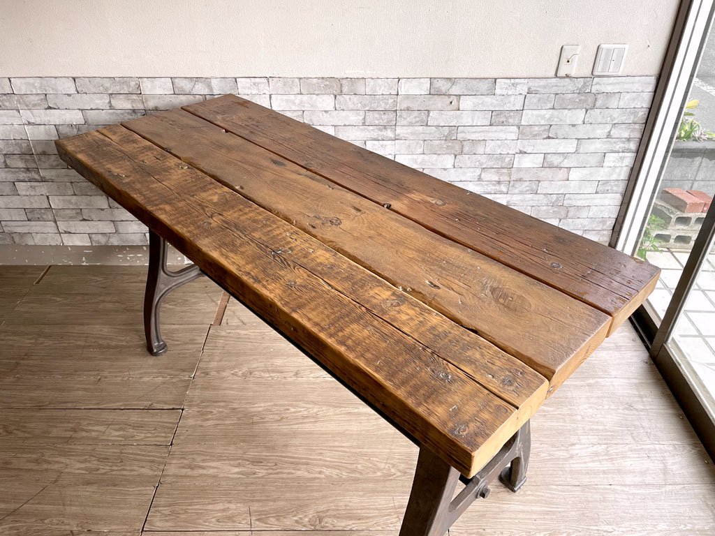 インダストリアルデザイン 古材×鋳鉄脚 古い木味のワークテーブル 