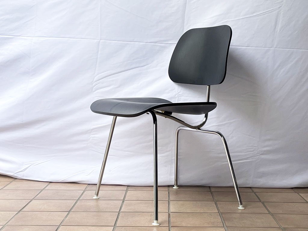 手持ちの椅子が増えてしまいハーマンミラー社製 イームズ DCM ダイニングチェアメタル
