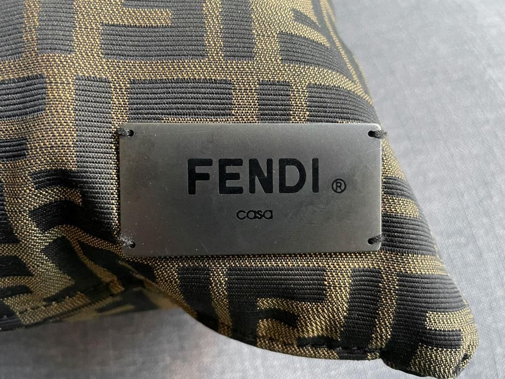 フェンディ FENDI クッション ズッカ柄 ブラウン フェザー 48×48cm ...