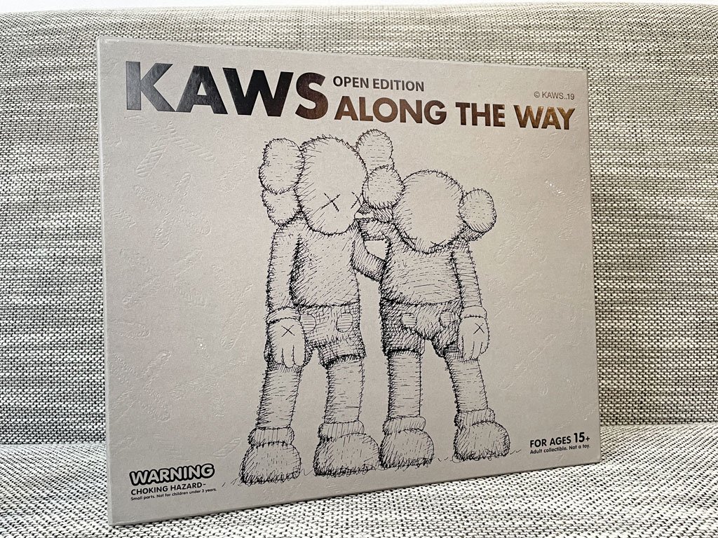 カウズ KAWS アローン・ザ・ウェイ ALONG THE WAY フィギュア 2体