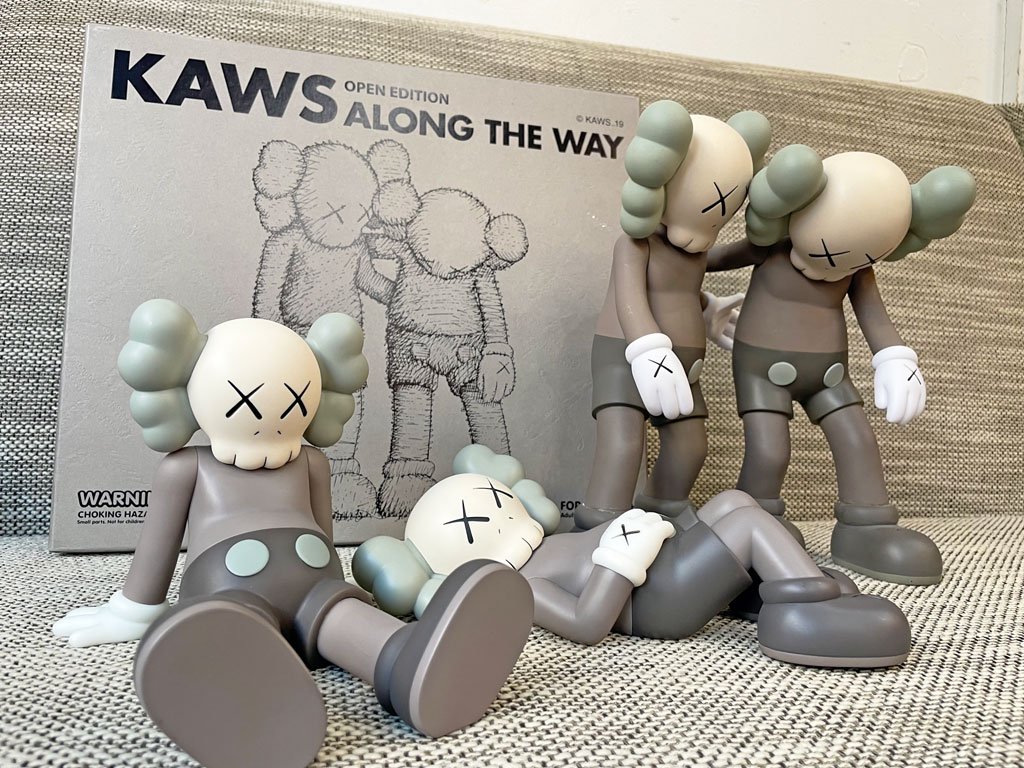 カウズ KAWS アローン・ザ・ウェイ ALONG THE WAY フィギュア 2体 ...