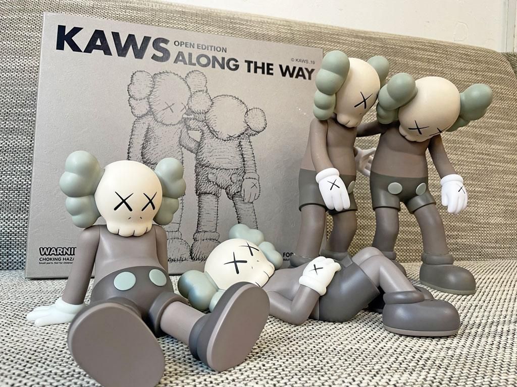 KAWS ALONG THE WAY BROWN ブラウン 茶 確実国内正規品おもちゃ/ぬいぐるみ