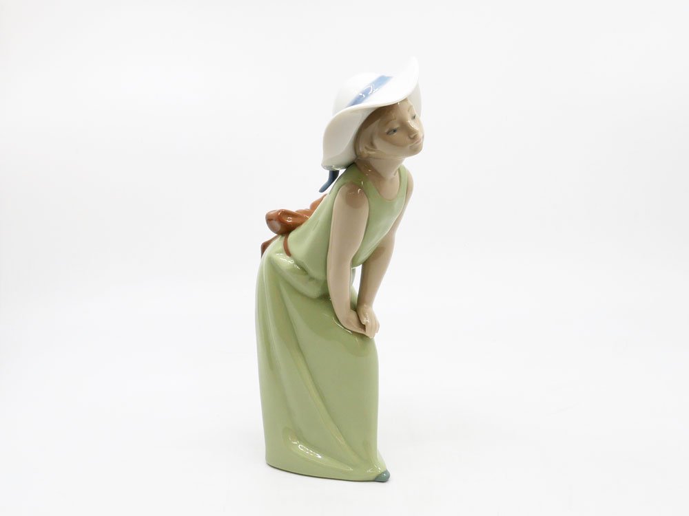 リヤドロ LLADRO人形 鏡の前で若草色の少女 女の子 帽子 ワンピース