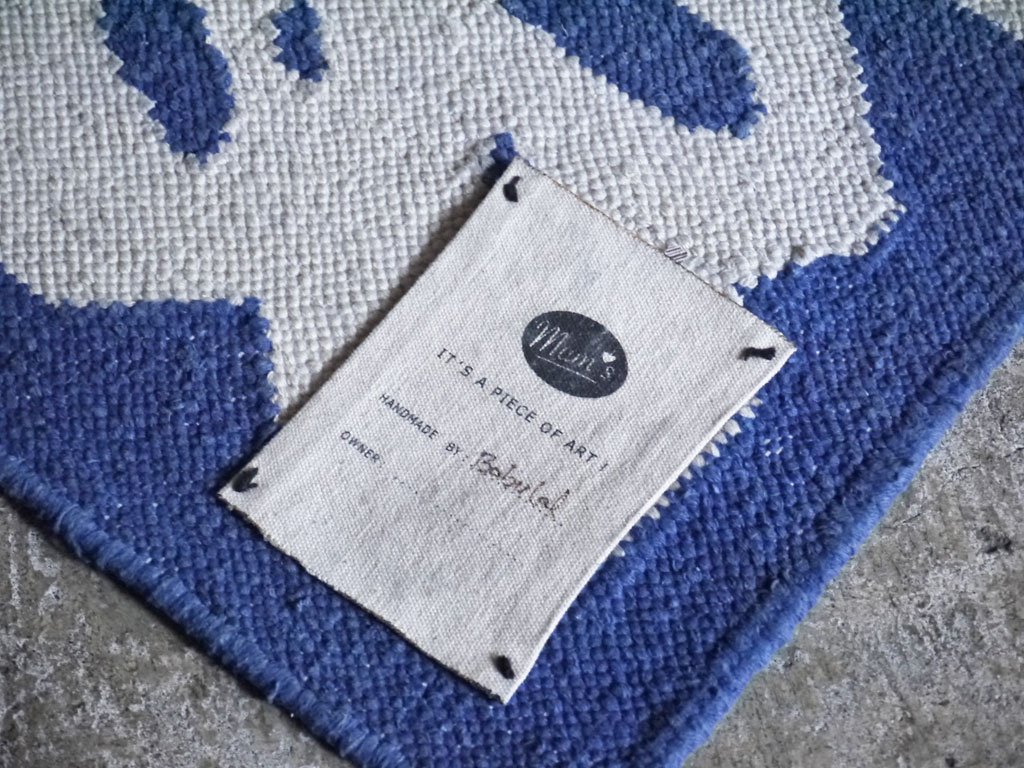 ムムス MUM's スクエアラグ Babulal ホワイト × ブルー カーペット 90cm 手織り絨毯 フィンランド ■
