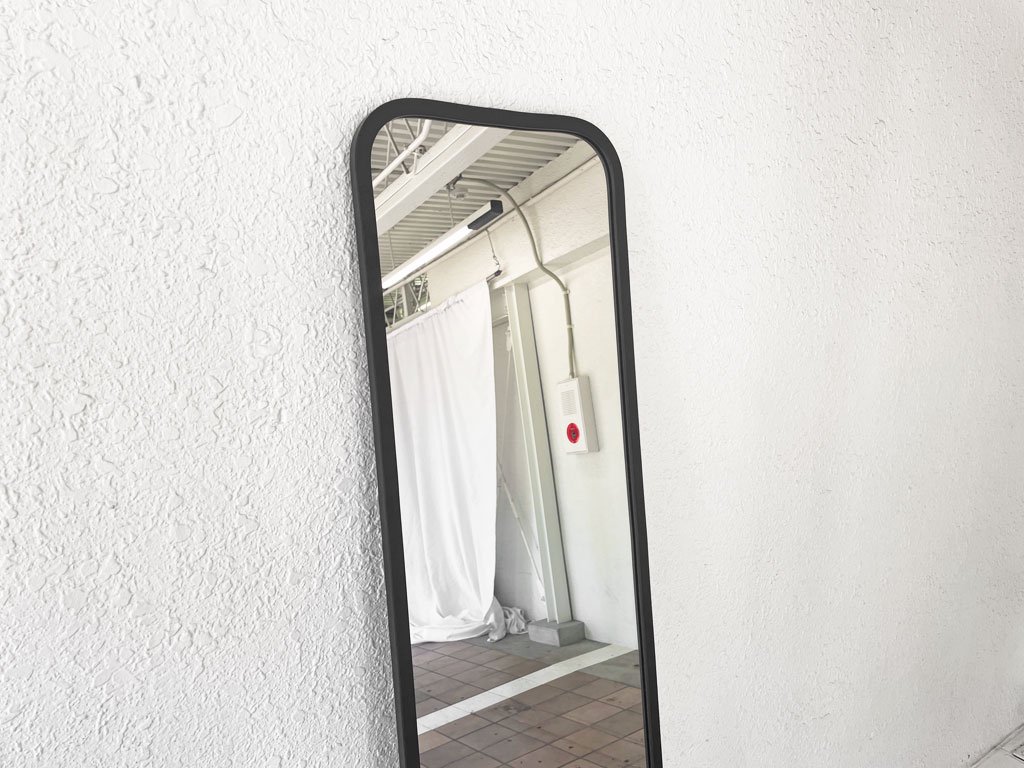アンブラ UMBRA ハブ ラーニング Hub Leaning Mirror 姿見 ウォールマウント 壁掛け鏡  ミニマルデザイン 店舗什器 ◇