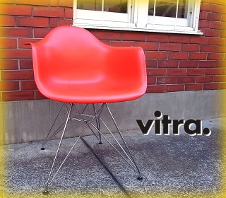 Swiss Vitra / 廃番ヴィトラ社製 ★ C&R.Eames / イームズデザイン ★ 『 アームシェルチェア （ エッフェルベースタイプ＝DAR ） レッドカラー 』