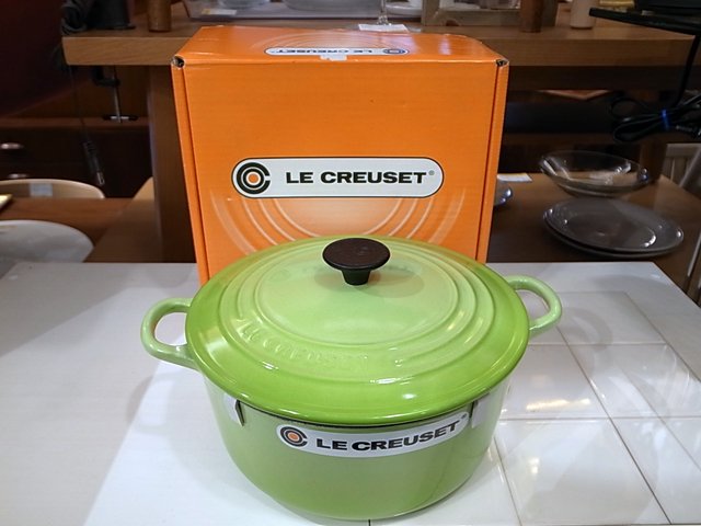 日本からも購入 ルクルーゼ 鍋　ココットロンド　キウイ（グリーン）22㎝ 調理器具