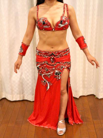 Hananオリエンタル衣装（赤・ブラックビーズ） - ベリーダンス衣装＆エジプト香油　アラビアンジュエルズ
