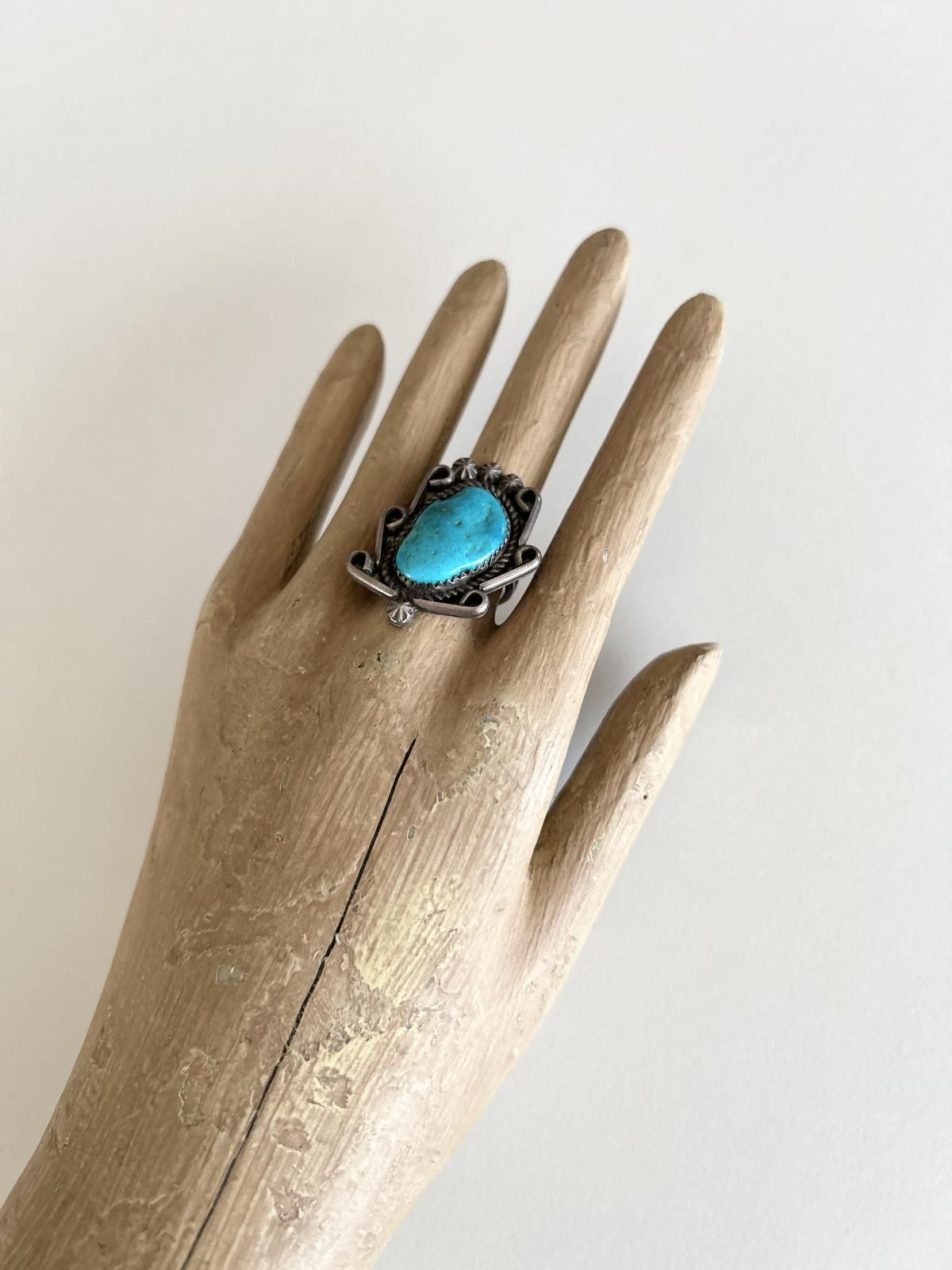 インディアンジュエリー　ナバホ族 ターコイズ　リング ナバホ族 ビンテージターコイズコーンデザインリング 11.5号