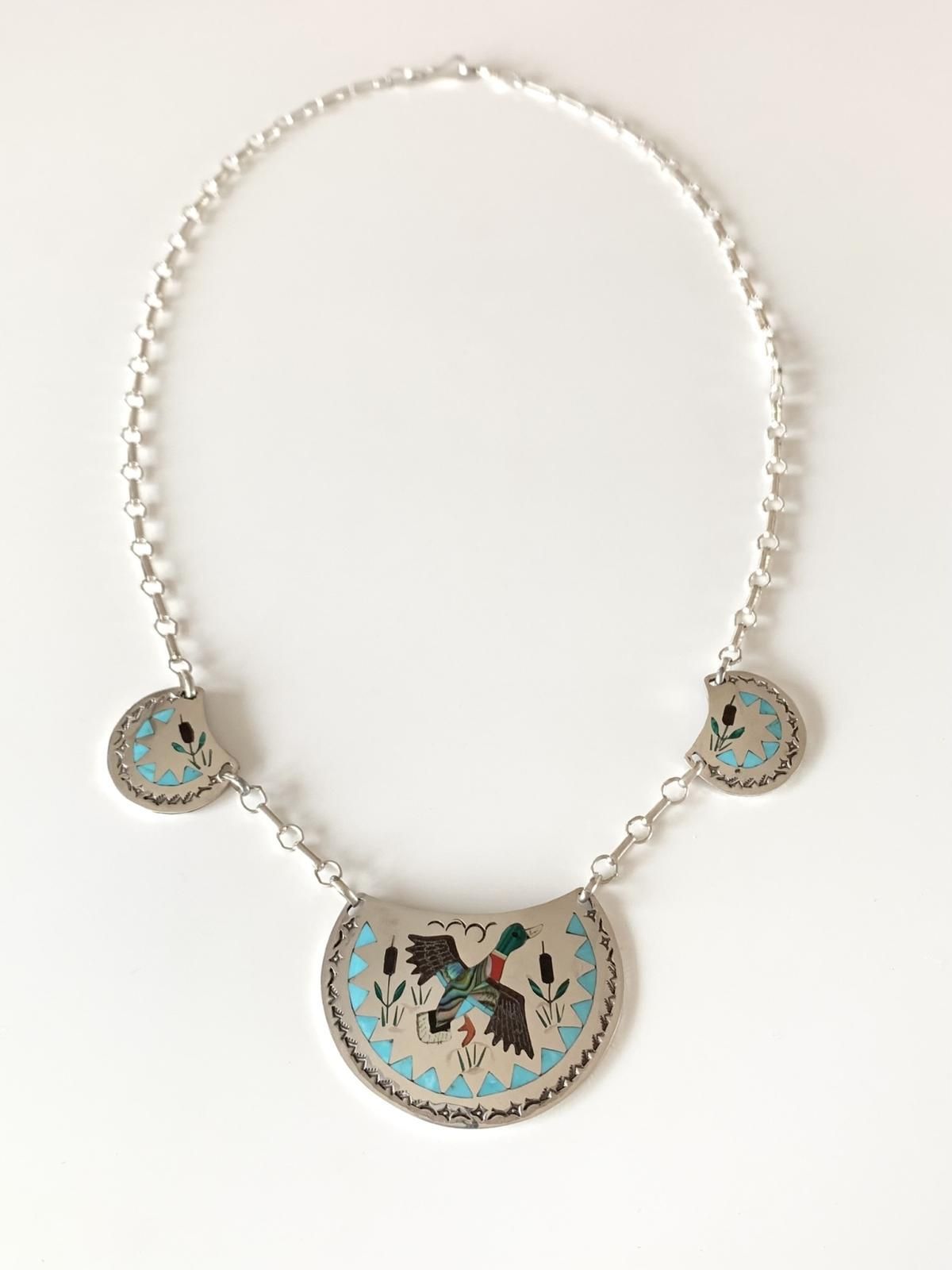 ズニ族 マルチカラーインレイ鴨ネックレス - インディアンジュエリー