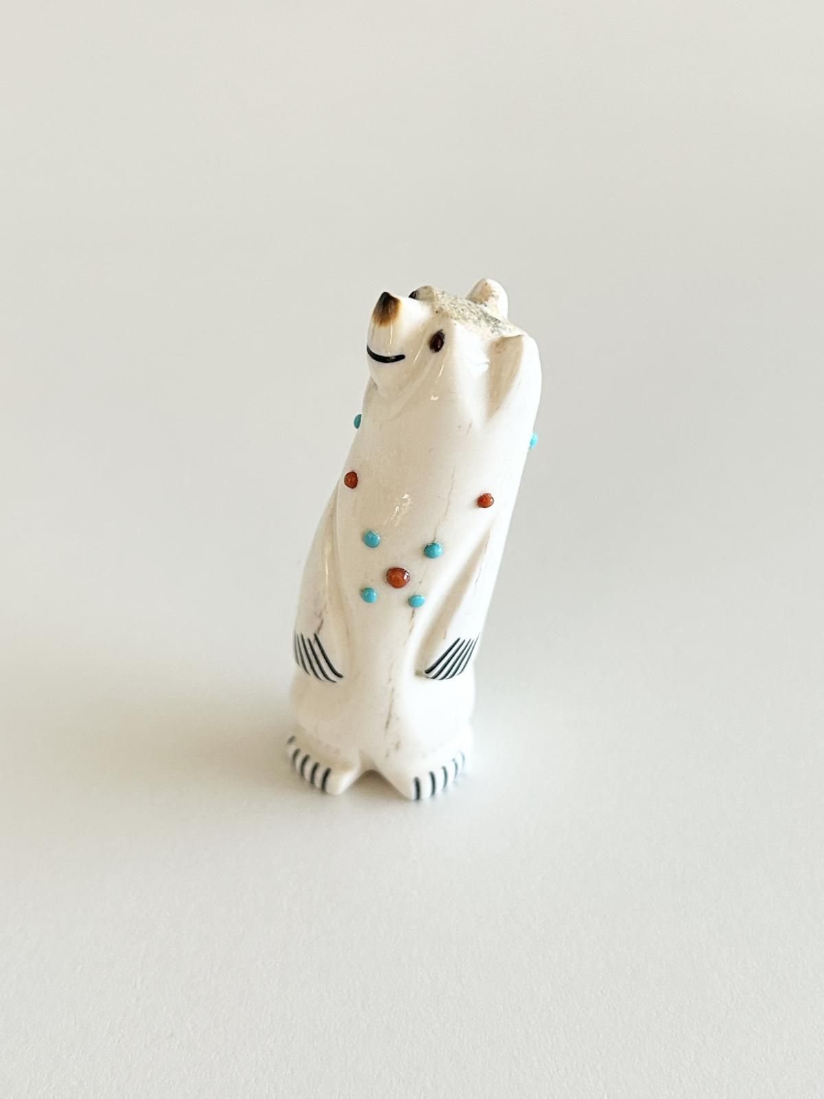 ズニ族 くまフェティッシュ（鹿の角） - インディアンジュエリー専門店