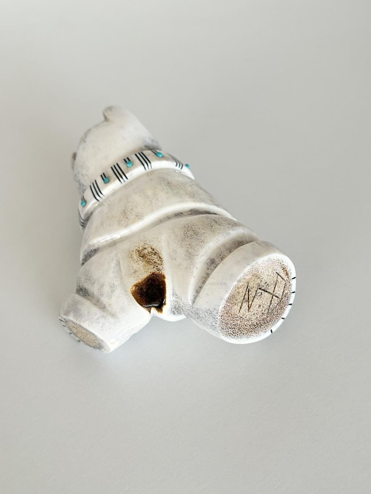 ズニ族 くまフェティッシュ（鹿の角） - インディアンジュエリー専門店