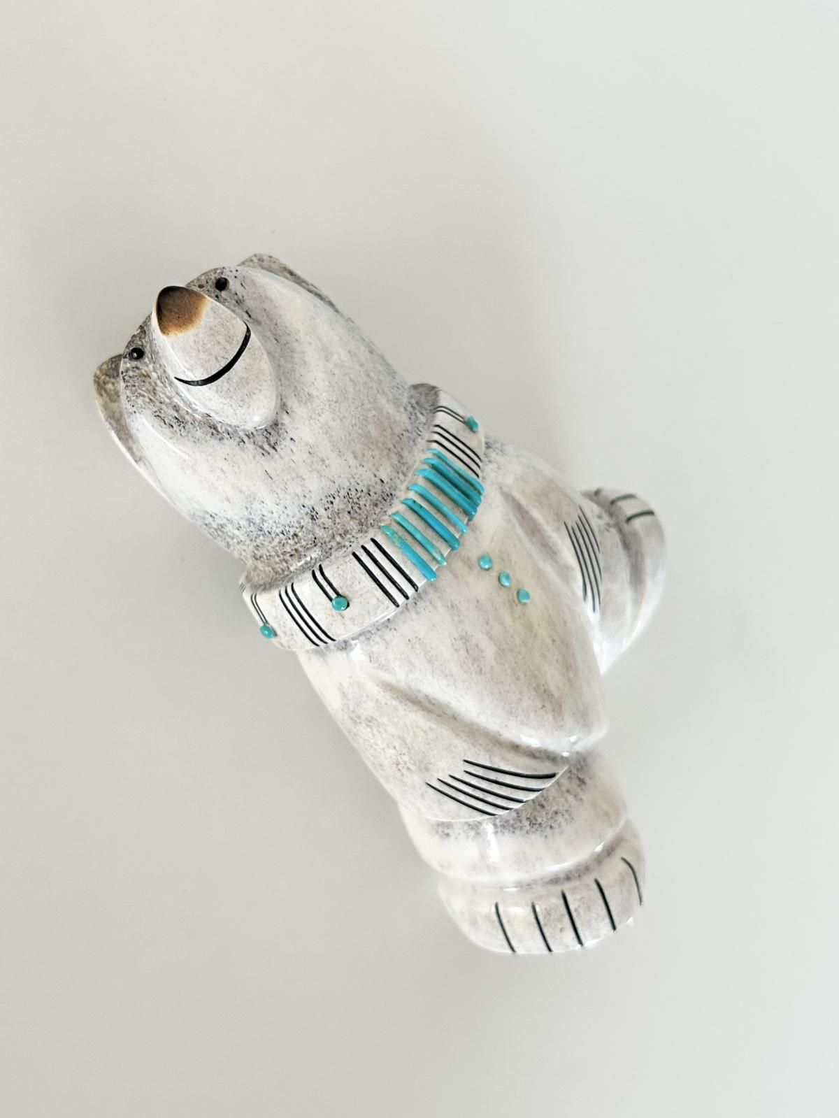 ズニ族 くまフェティッシュ（鹿の角） - インディアンジュエリー専門店