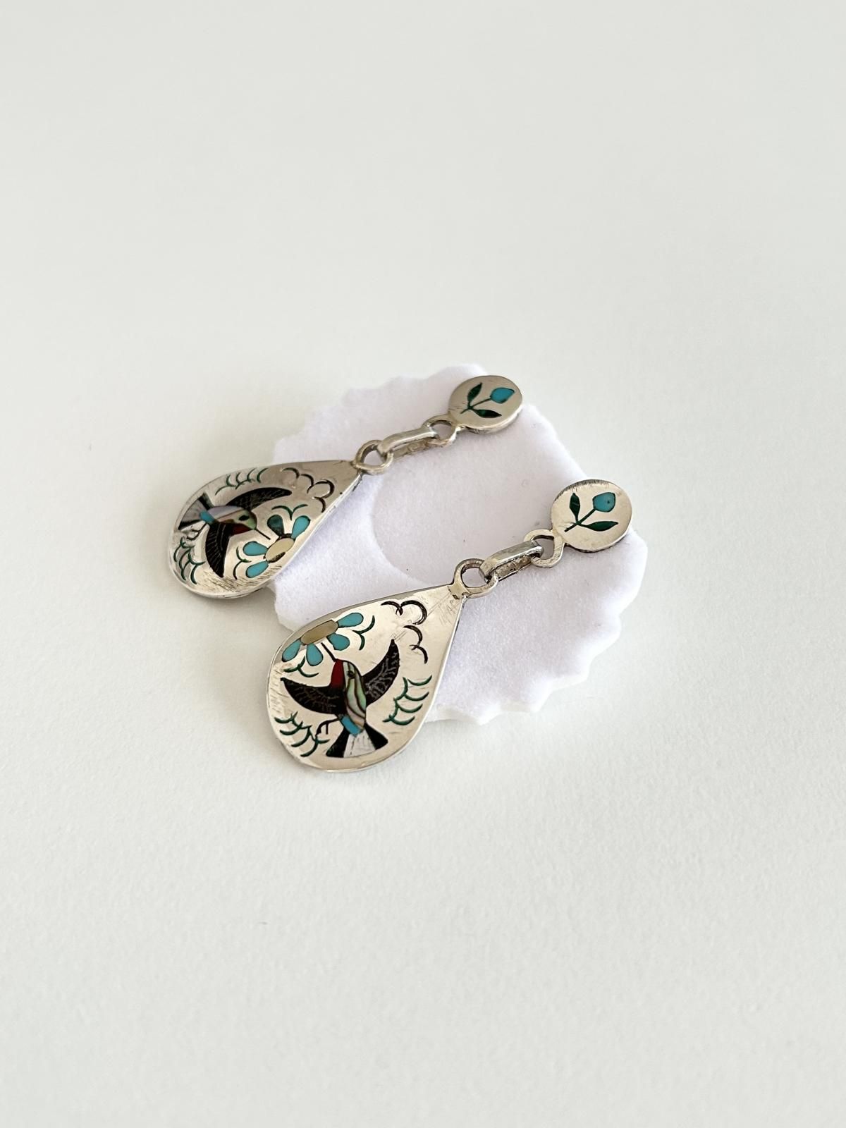 ズニ族 マルチカラーインレイハミングバードゆらゆらピアス