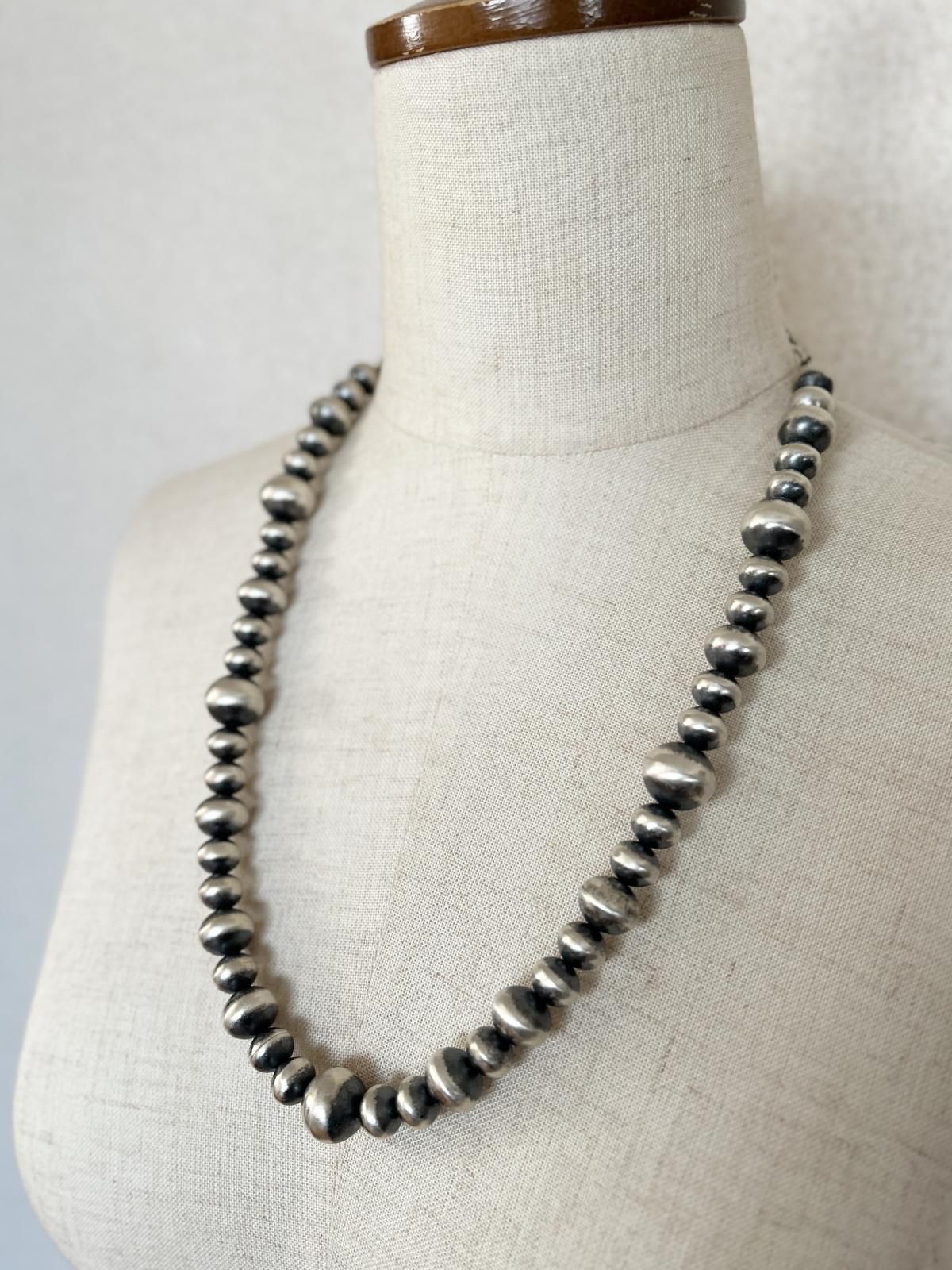 ナバホ族 シルバーオールハンドメイドランダムサイズナバホパール