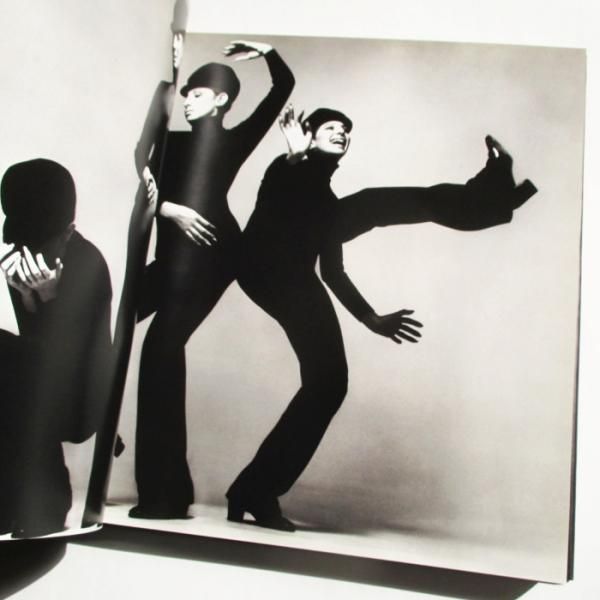 On the Edge: Images from 100 Years of VOGUE | nostos books