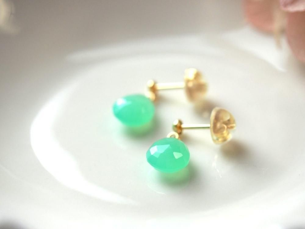 K18 クリソプレーズ一粒ピアス - 天然石アクセサリー