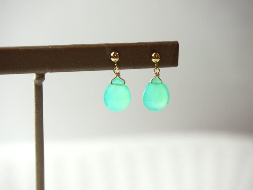 K18 クリソプレーズ一粒ピアス - 天然石アクセサリー
